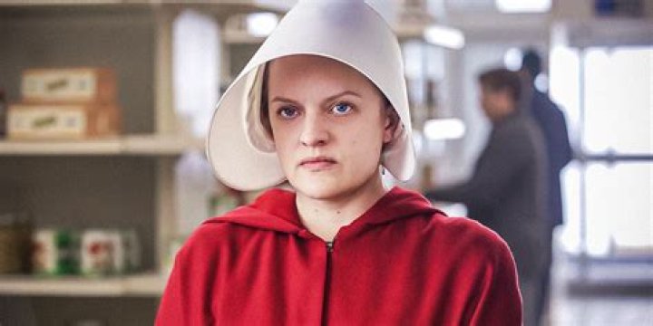 Elisabeth Moss: Handmaid's Tale, Motherhood & More