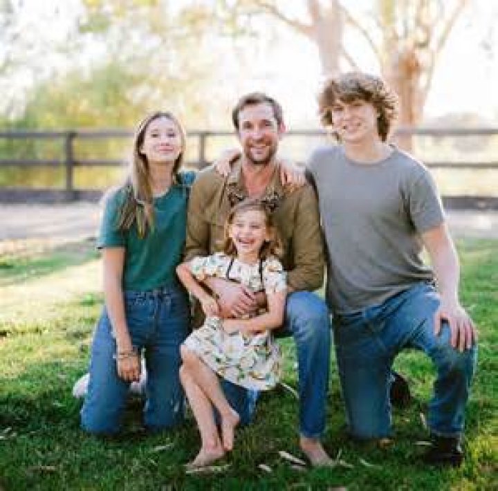 Noah Wyle: ER Star, Family Life, and More